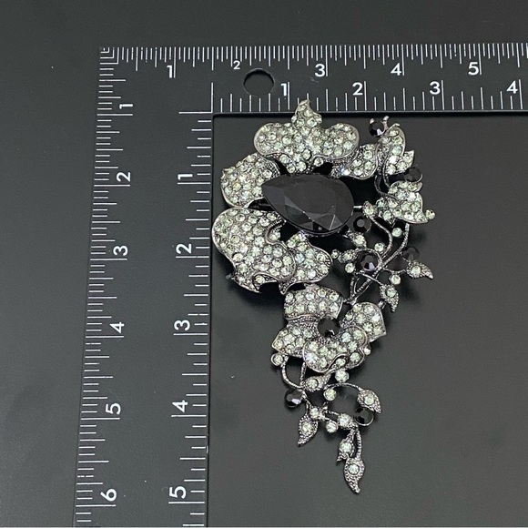 Unsigned Flower Bouquet Faux Rhinestones Gunmetal Large Brooch 62g NOS - Picture 9 of 13